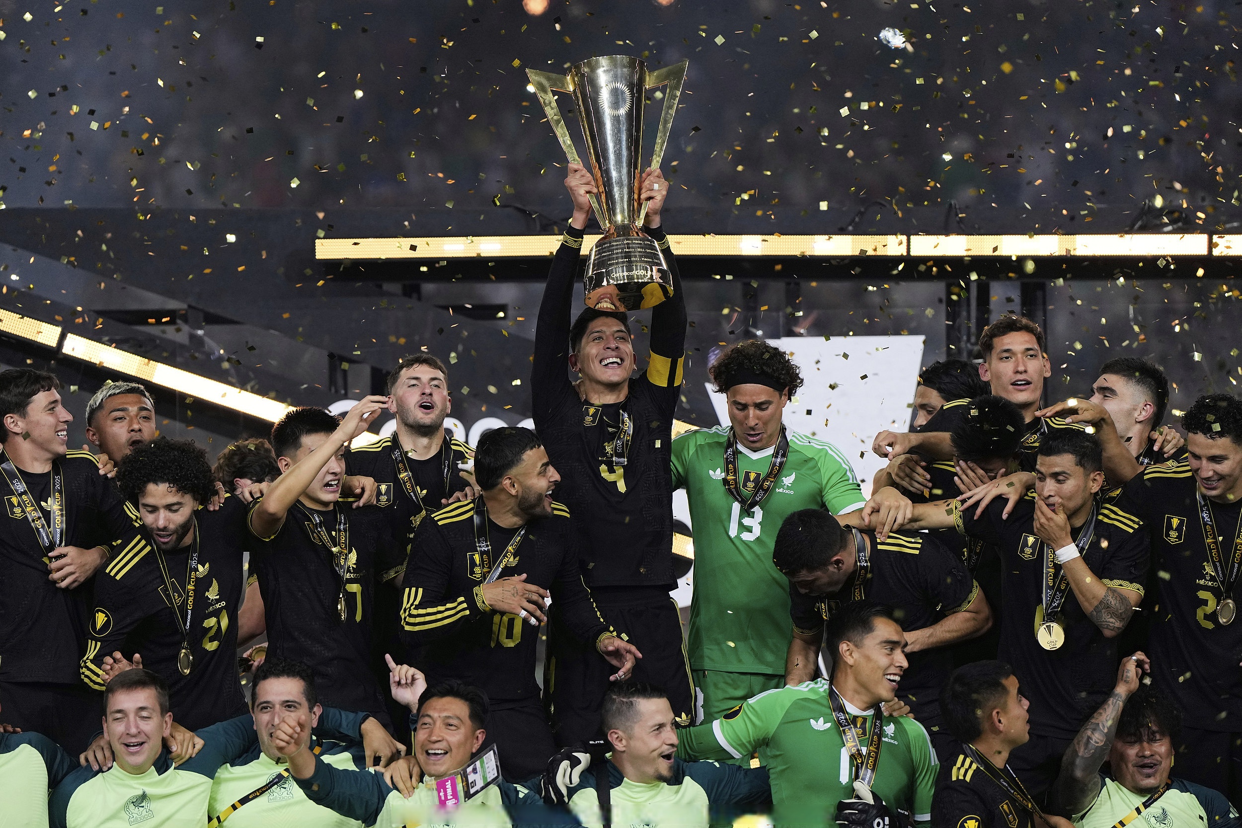 开云官网-关于国际比赛日突围战来临，西汉姆围绕亚冠复出首秀，震撼外界，临场指挥获称赞的信息