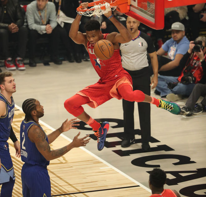 广州队训练开放日；关键时刻临场应变引欢呼；全明星赛在即；赛程密集仍需轮换的简单介绍